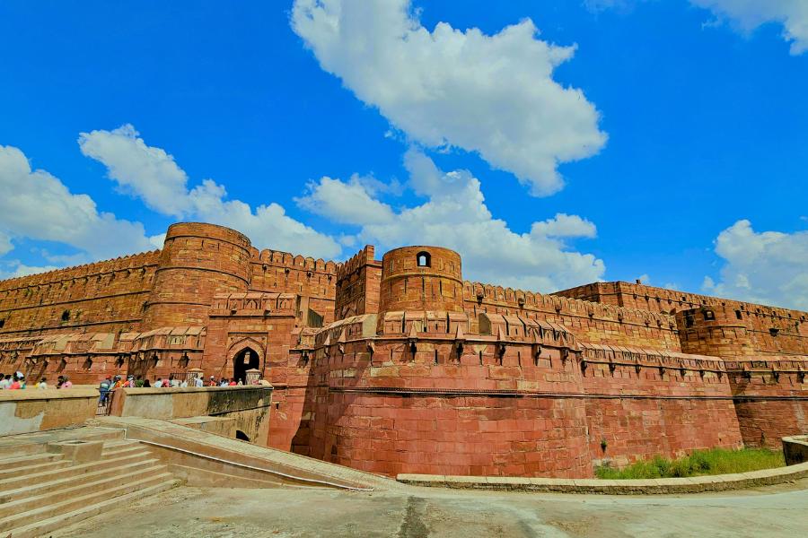 Taj Mahal Tour by Gatimaan Express Train