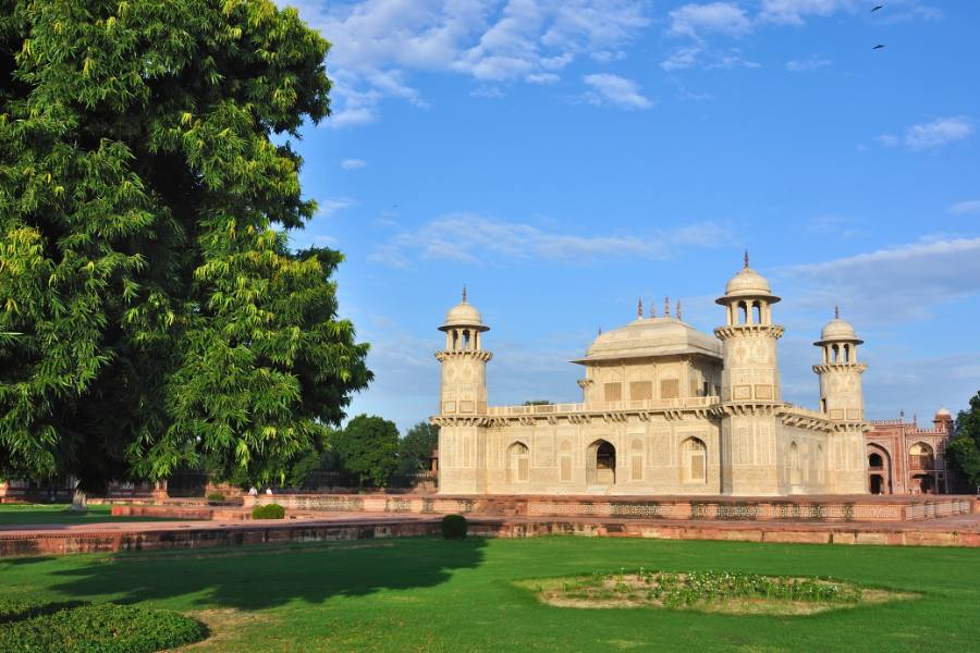 Taj Mahal Tour by Gatimaan Express Train