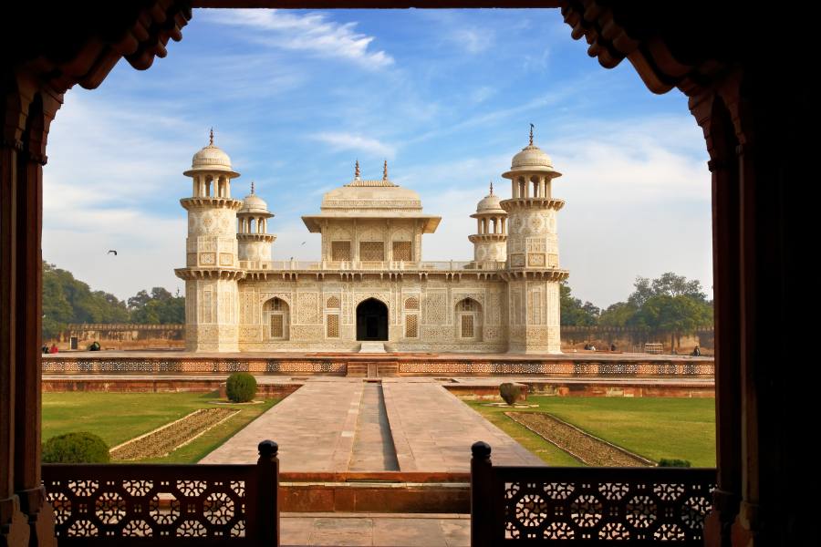 Taj Mahal Tour by Gatimaan Express Train